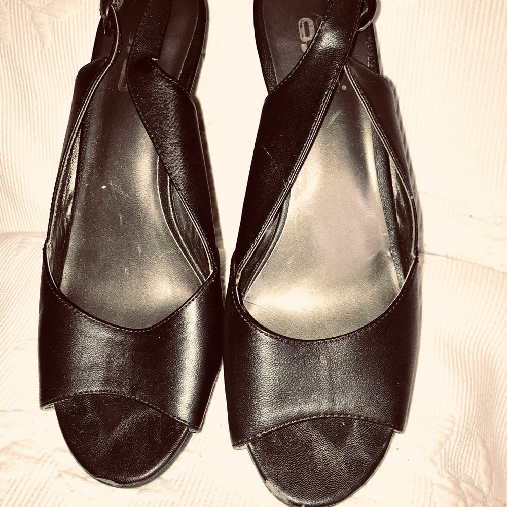 Nine & Company peep toe platform sling back 3 1/2”heels